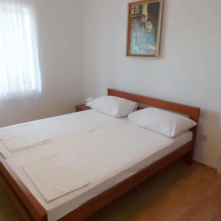 Apartmán In Grebastica 7184 Baselovici
